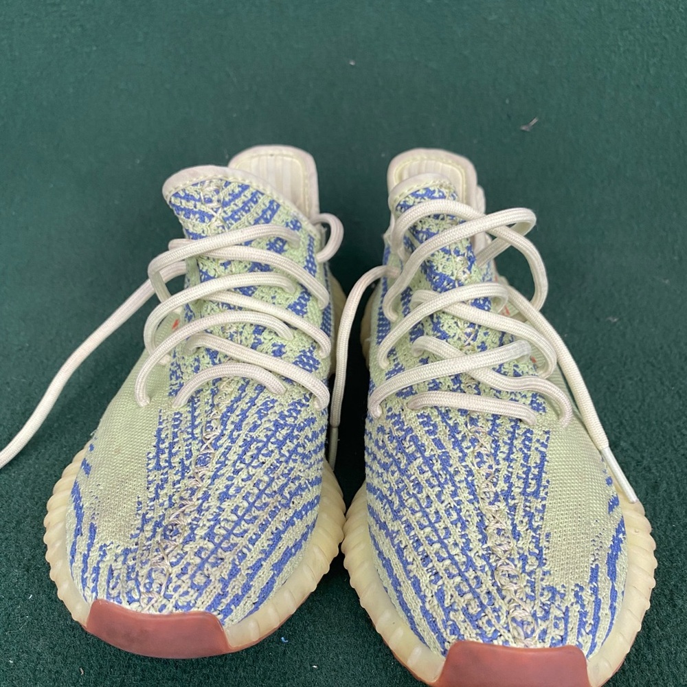 Yeezy - Picture 2 of 8
